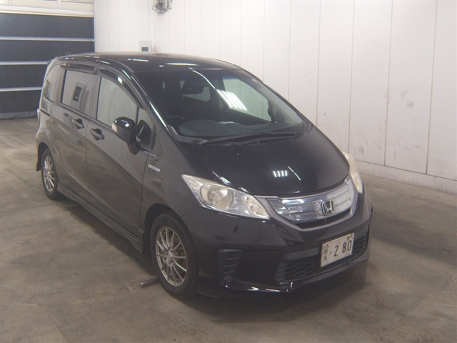 HONDA FREED — фото
