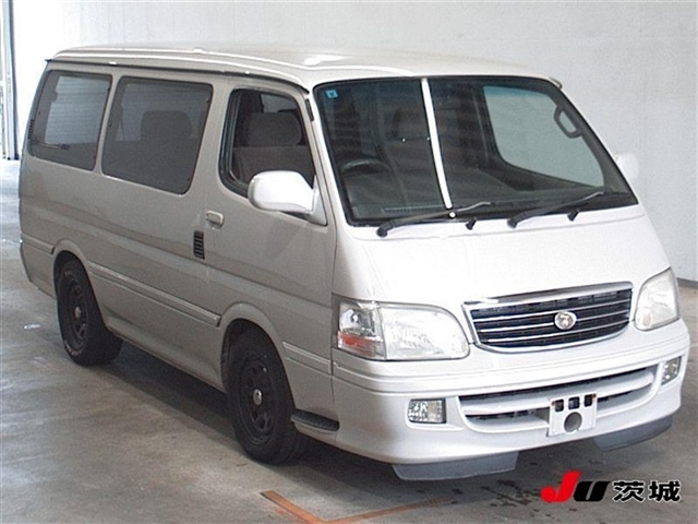 TOYOTA HIACE — фото