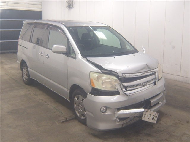 TOYOTA NOAH — фото