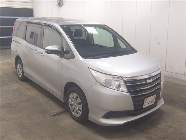 TOYOTA NOAH — фото