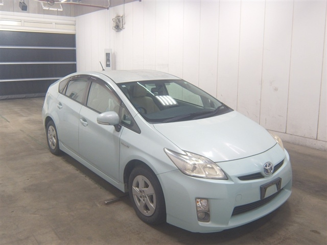 TOYOTA PRIUS — фото