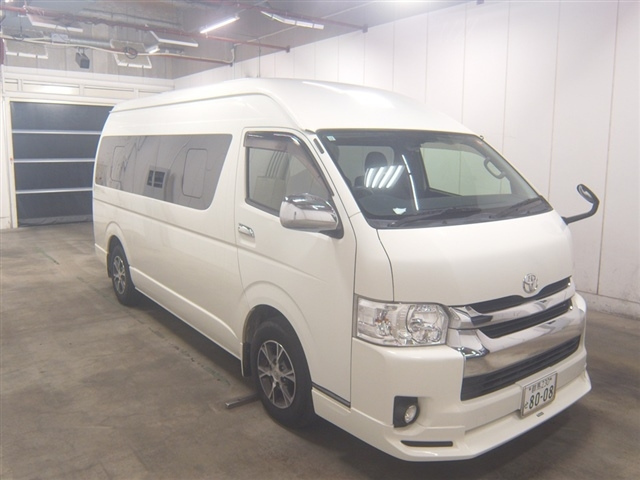 TOYOTA HIACE — фото