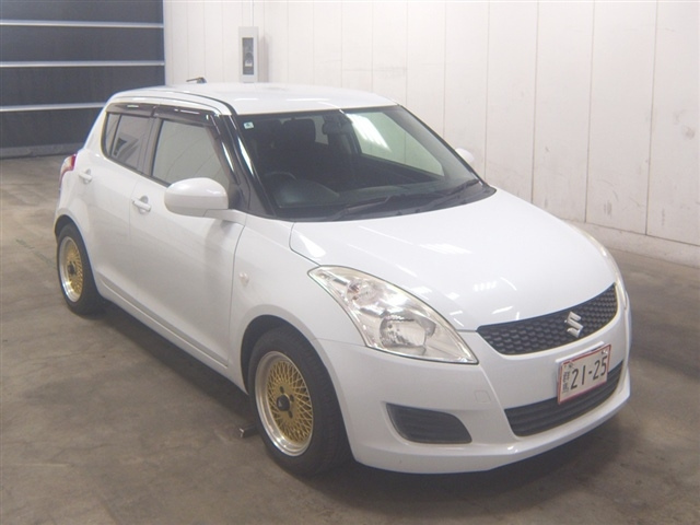 SUZUKI SWIFT — фото