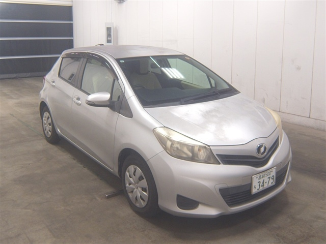 TOYOTA VITZ — фото