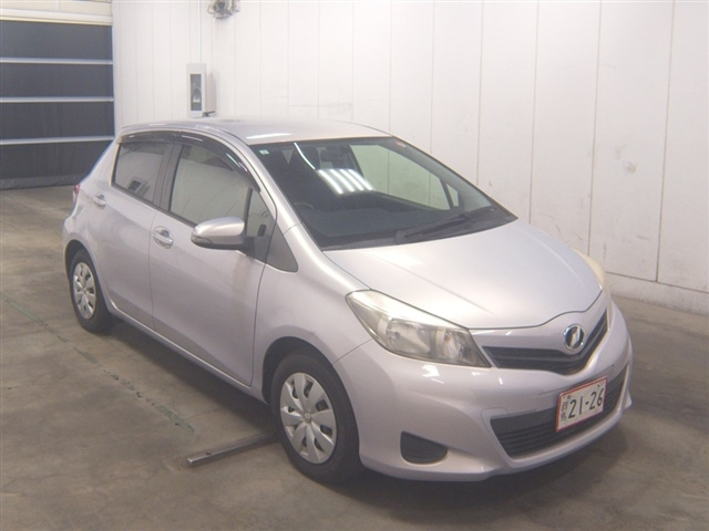 TOYOTA VITZ — фото
