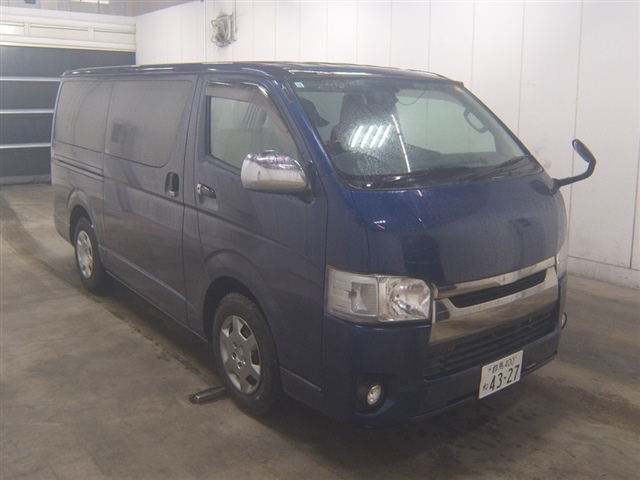 TOYOTA HIACE — фото