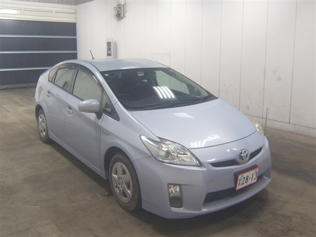 TOYOTA PRIUS — фото