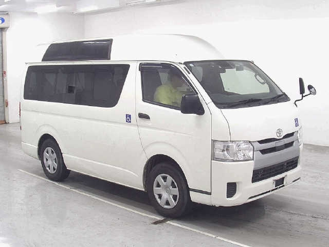 TOYOTA HIACE — фото