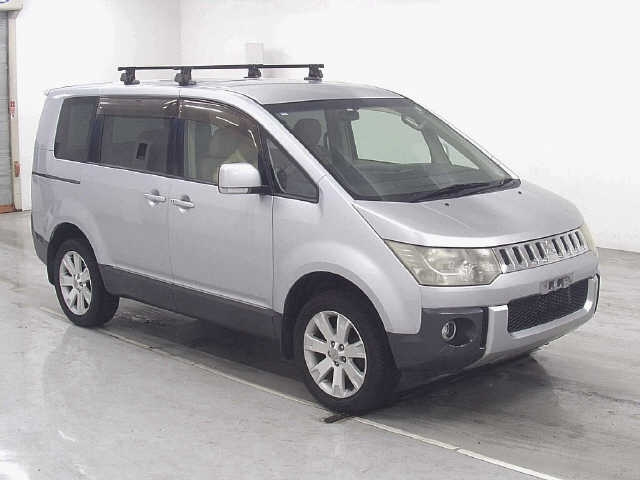 MITSUBISHI DELICA — фото