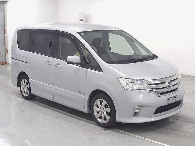NISSAN SERENA — фото