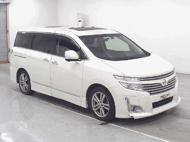 NISSAN ELGRAND — фото