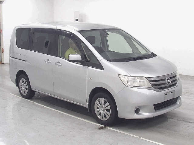 NISSAN SERENA — фото