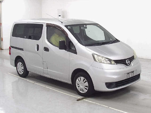 NISSAN NV200 — фото