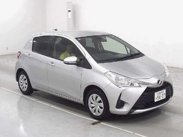 TOYOTA VITZ — фото
