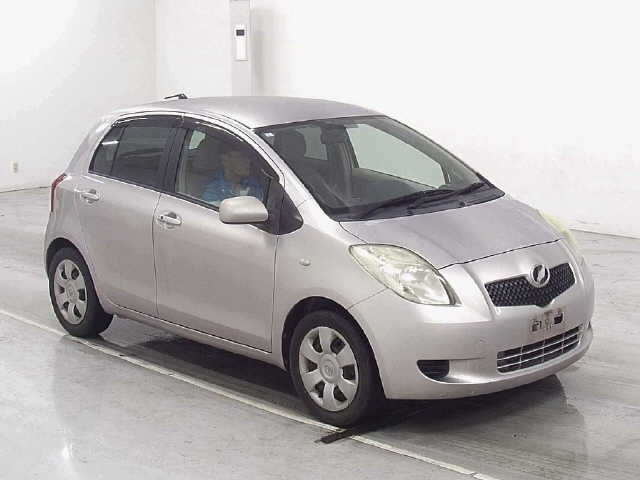 TOYOTA VITZ — фото