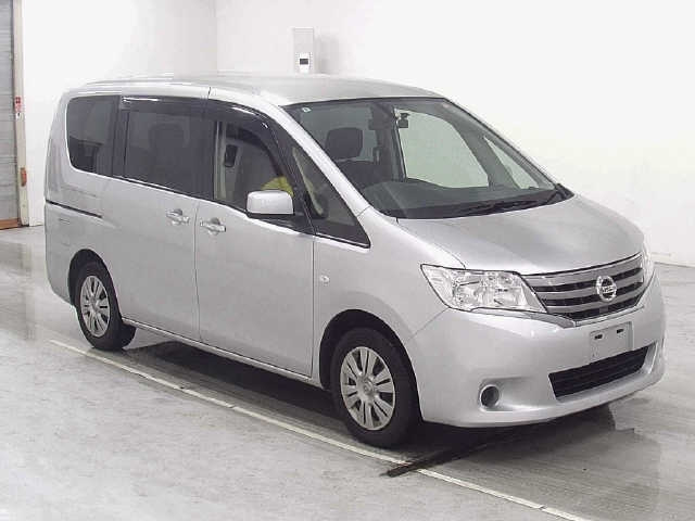 NISSAN SERENA — фото