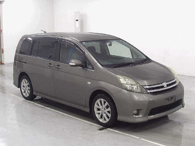 TOYOTA ISIS — фото