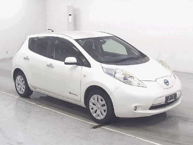 NISSAN LEAF — фото