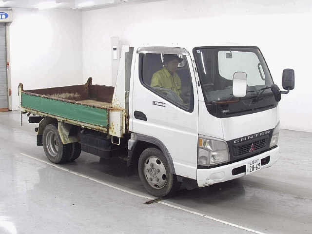 MITSUBISHI CANTER — фото