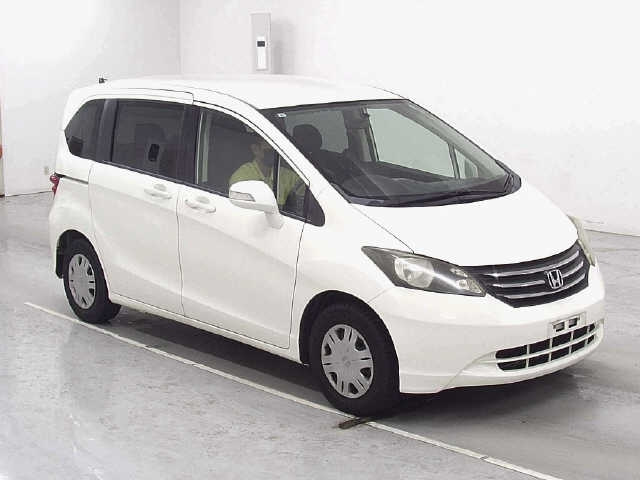 HONDA FREED — фото