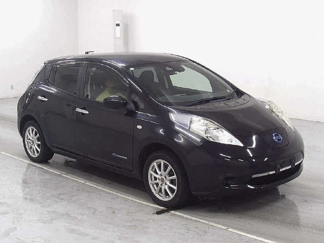 NISSAN LEAF — фото