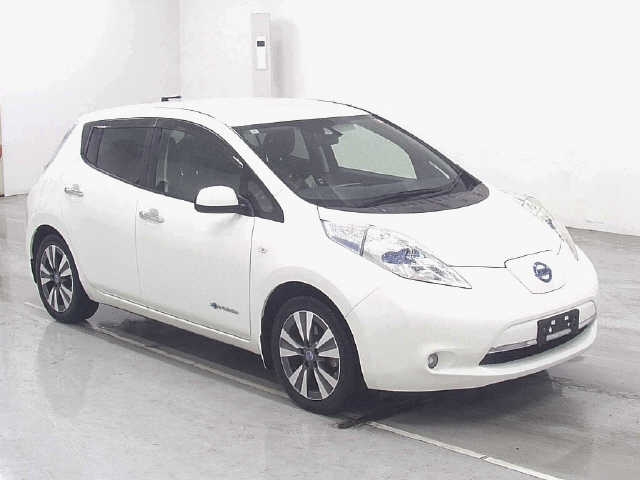 NISSAN LEAF — фото