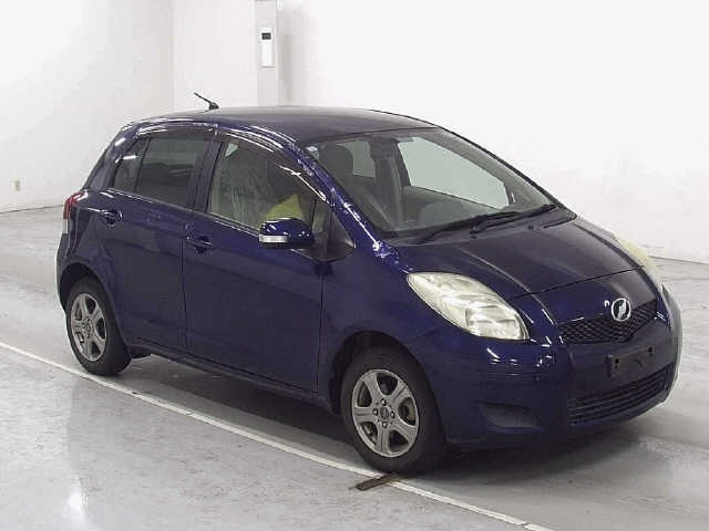 TOYOTA VITZ — фото