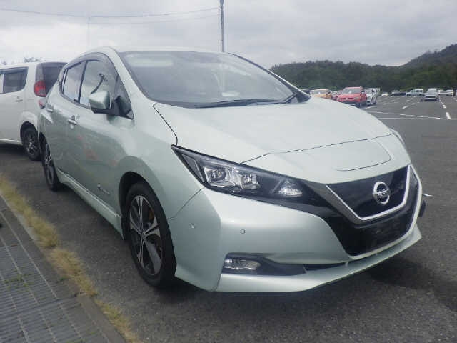 NISSAN LEAF — фото