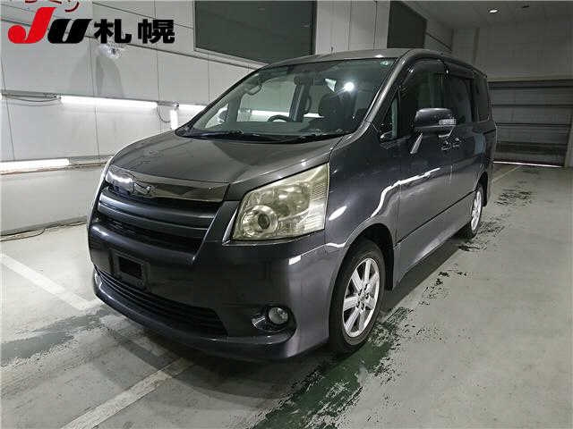 TOYOTA NOAH — фото