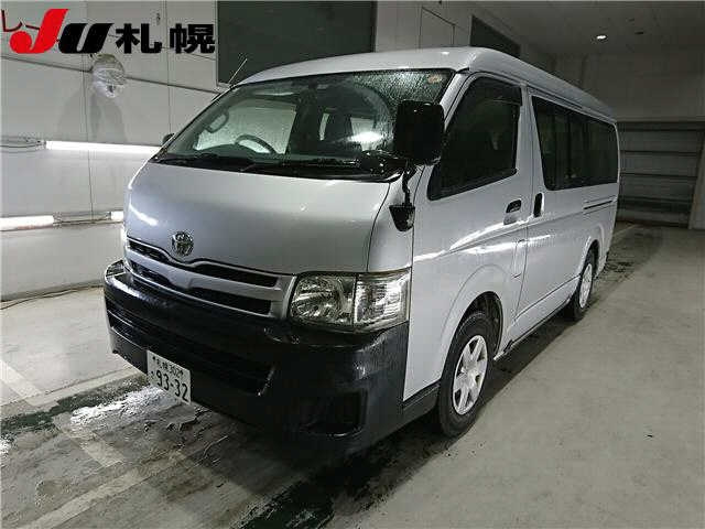 TOYOTA HIACE — фото