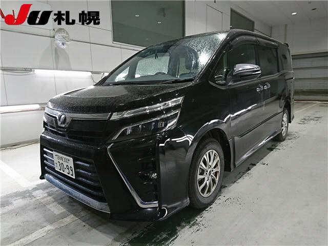 TOYOTA VOXY — фото