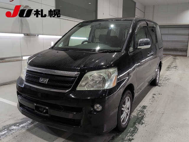 TOYOTA NOAH — фото