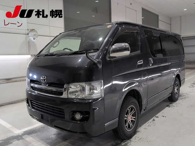 TOYOTA HIACE — фото