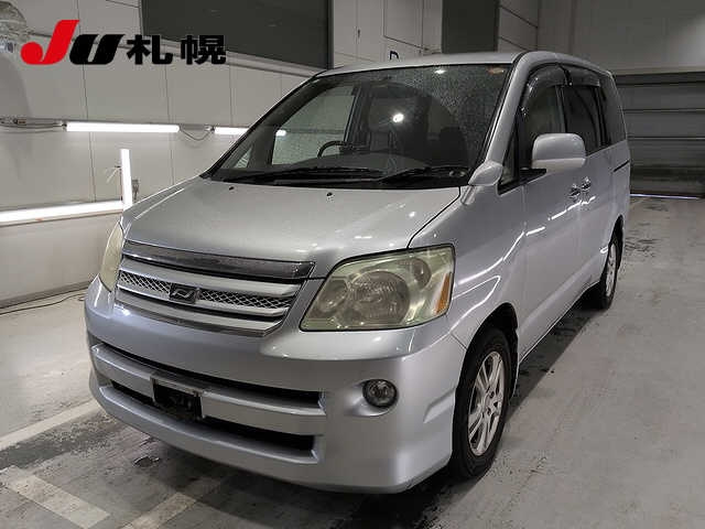 TOYOTA NOAH — фото