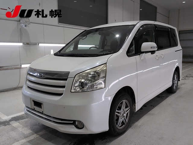TOYOTA NOAH — фото