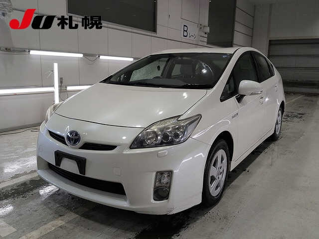 TOYOTA PRIUS — фото