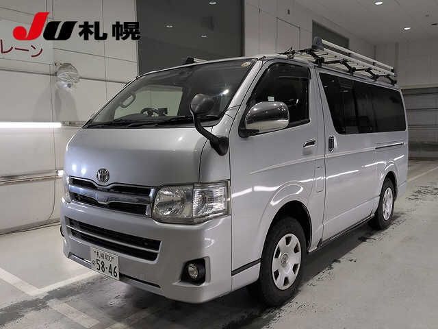 TOYOTA HIACE — фото