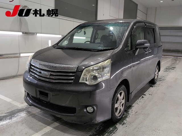 TOYOTA NOAH — фото