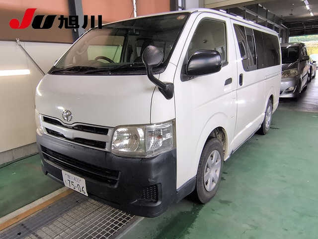 TOYOTA HIACE — фото