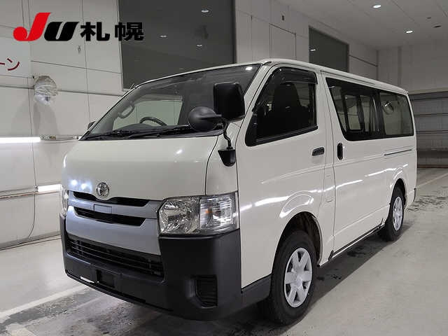 TOYOTA HIACE — фото
