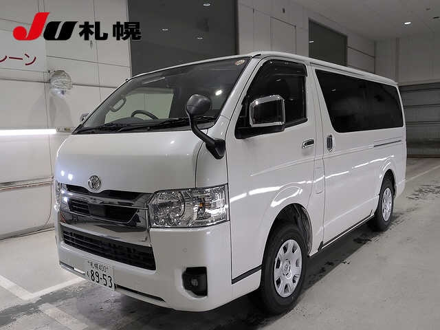 TOYOTA HIACE — фото