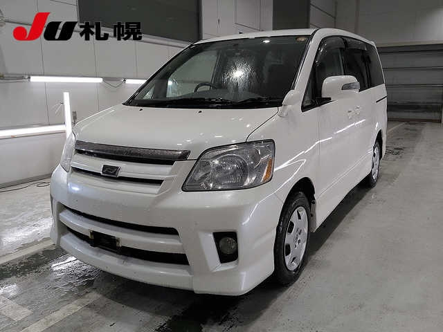 TOYOTA NOAH — фото