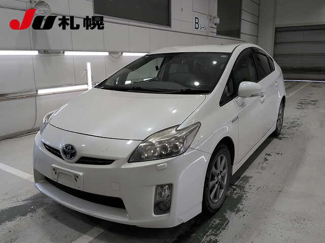 TOYOTA PRIUS — фото