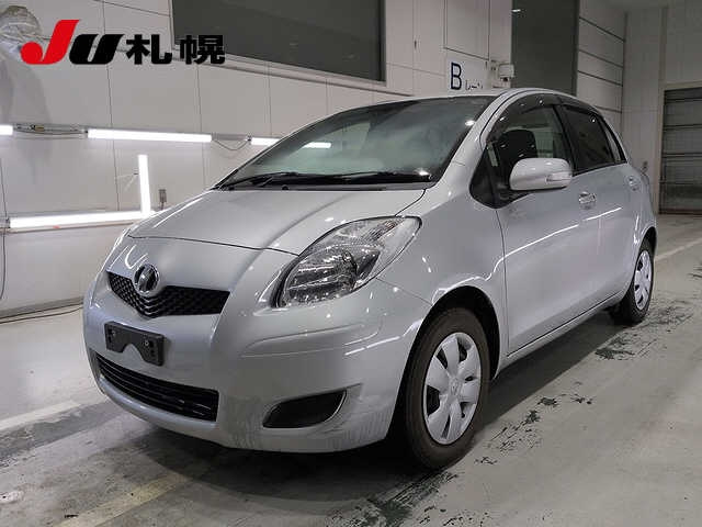 TOYOTA VITZ — фото