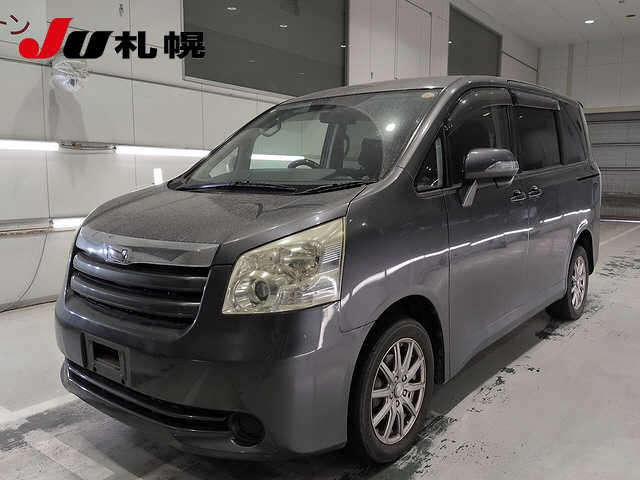 TOYOTA NOAH — фото