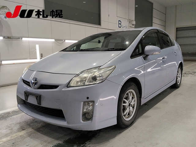 TOYOTA PRIUS — фото