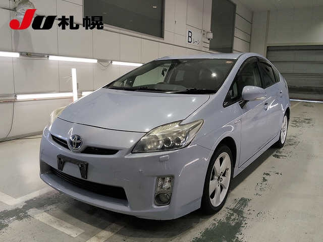 TOYOTA PRIUS — фото