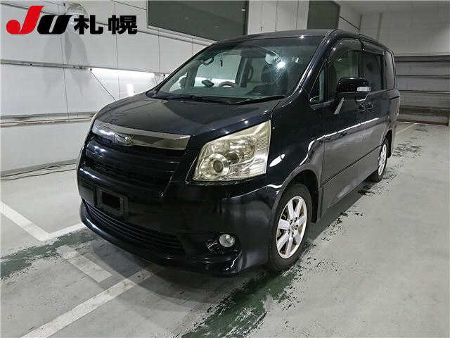 TOYOTA NOAH — фото