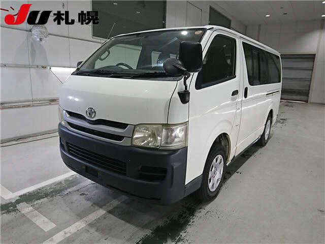TOYOTA HIACE — фото