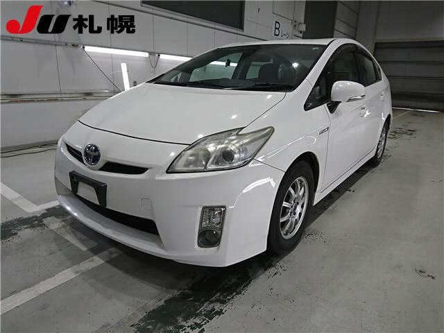 TOYOTA PRIUS — фото